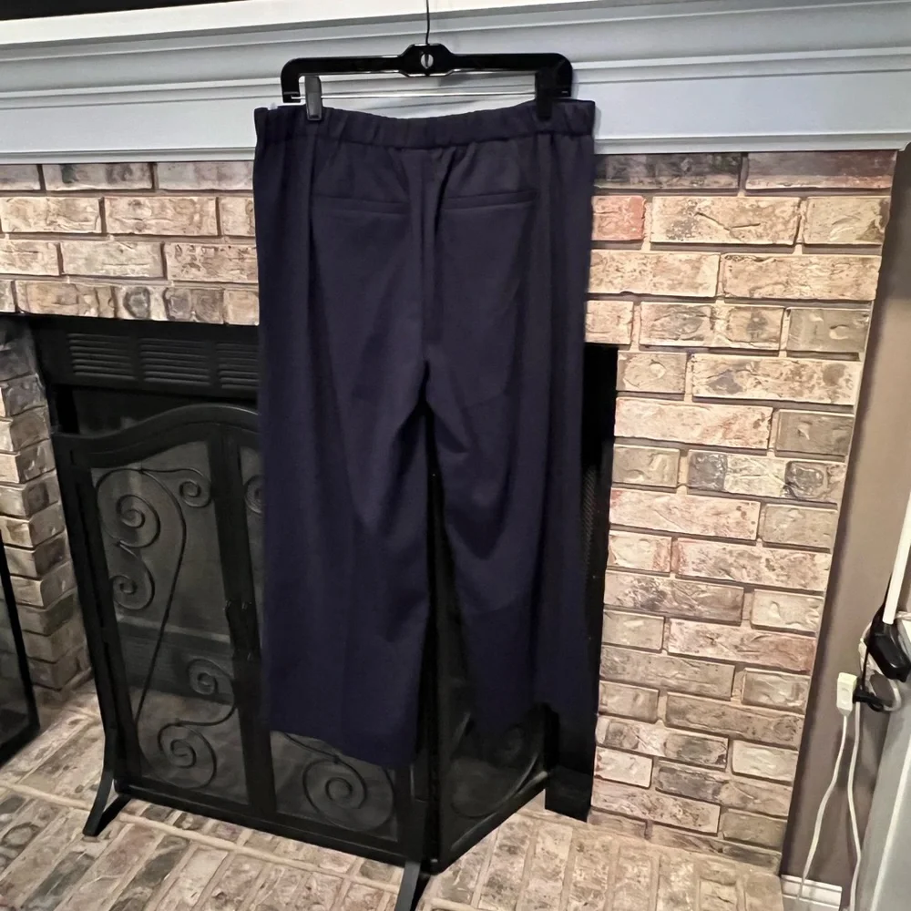 Old Navy Capri poly rayon dress pants, navy, size Large, EUC - Picture 3 of 4